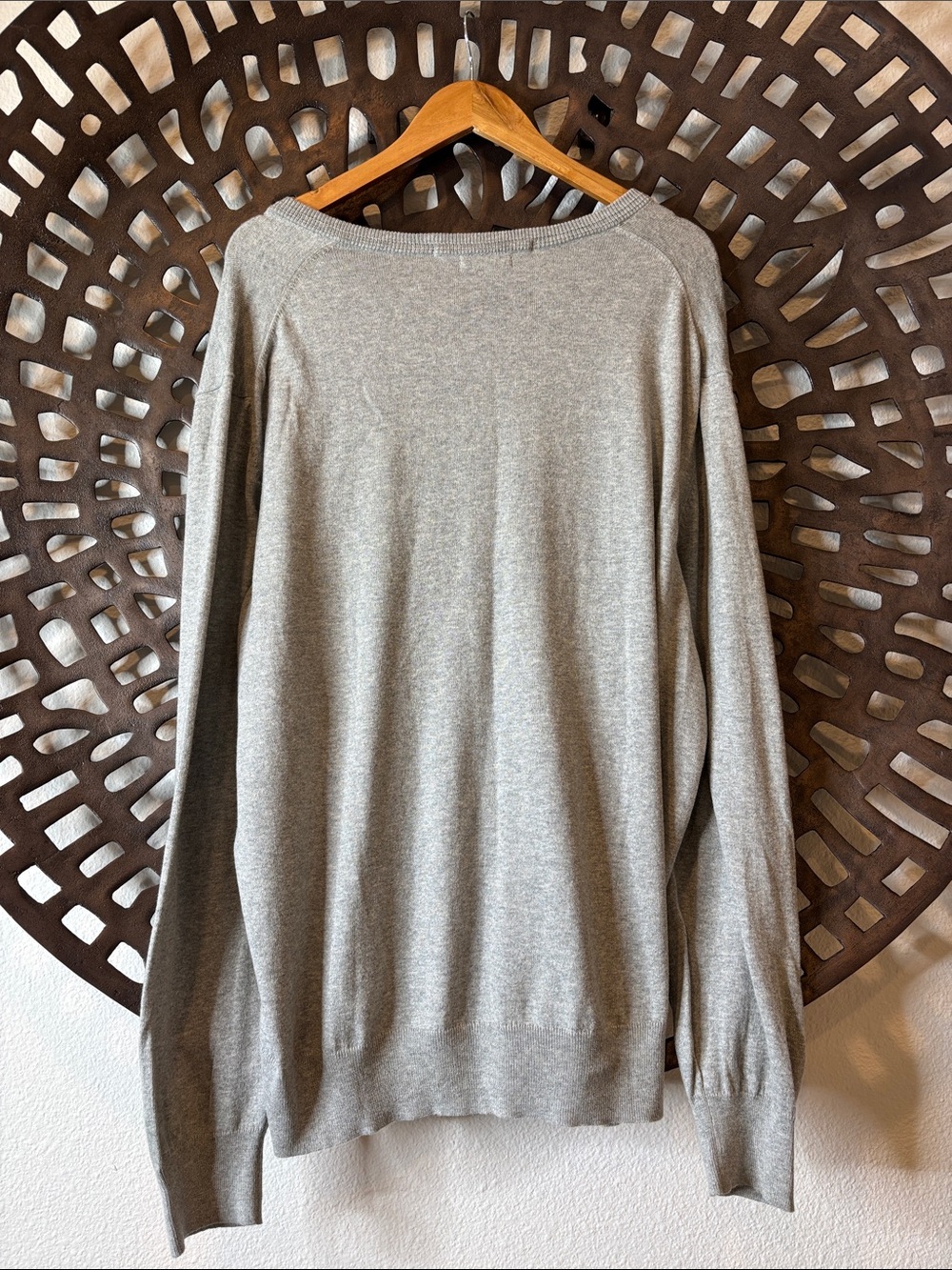 🩶GAP Men’s Lightweight V-Neck Sweater XXL NWT Light Gray Long Sleeve Classic 🩶 - Picture 2 of 9